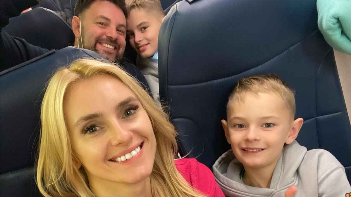 Ирина Федишин с семьей отправилась в отпуск: фото с самолета