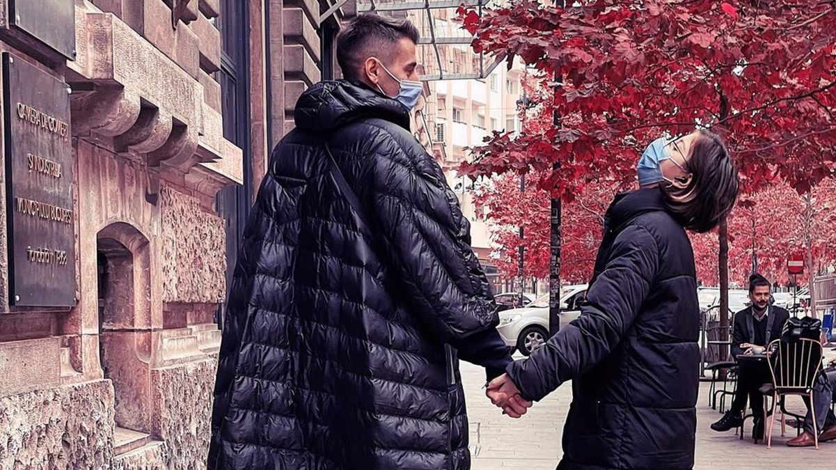 Без Ксении Мишиной: Александр Эллерт уехал в Румынию с дочерью и друзьями Без Ксении Мишиной: Александр Эллерт уехал в Румынию с дочерью и друзьями