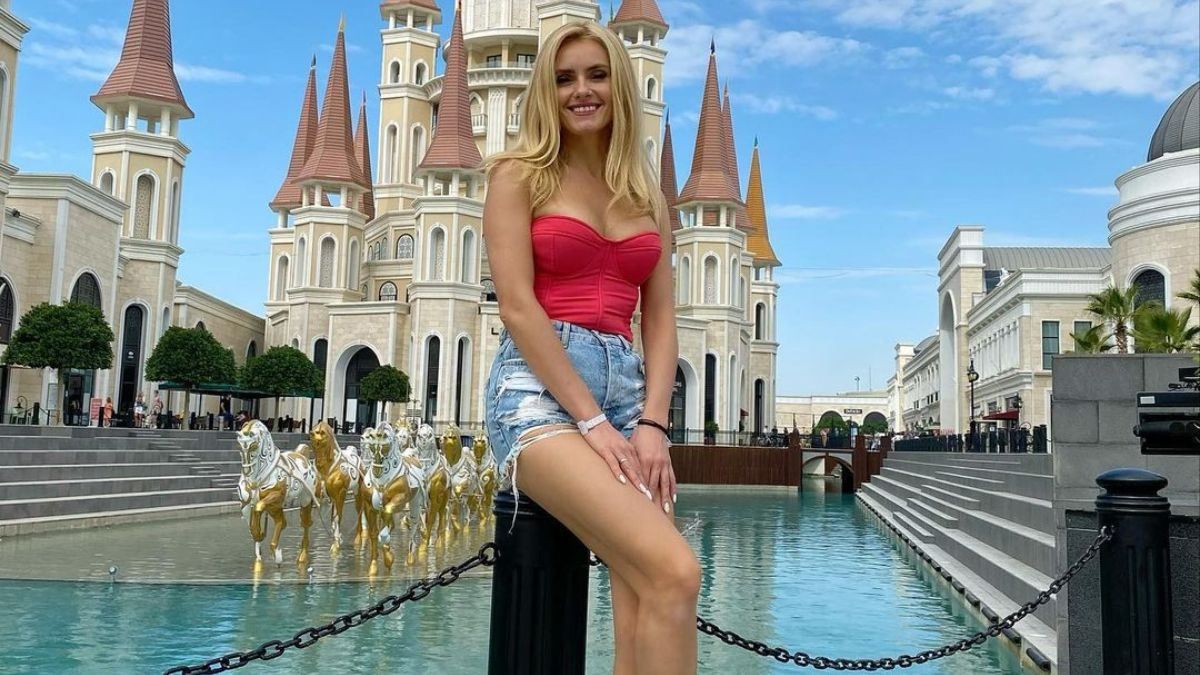 Ірина Федишин в Туреччині позувала в шортах і корсеті: фото з відпустки - Showbiz Ірина Федишин в Туреччині позувала в шортах і корсеті: фото з відпустки - Showbiz