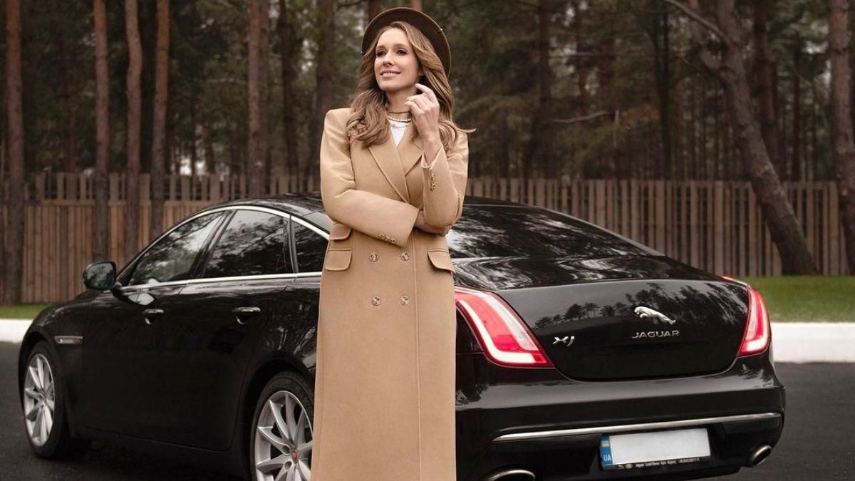 Катя Осадча показала осінній образ у пальті: фото телеведучої - Showbiz Катя Осадча показала осінній образ у пальті: фото телеведучої - Showbiz