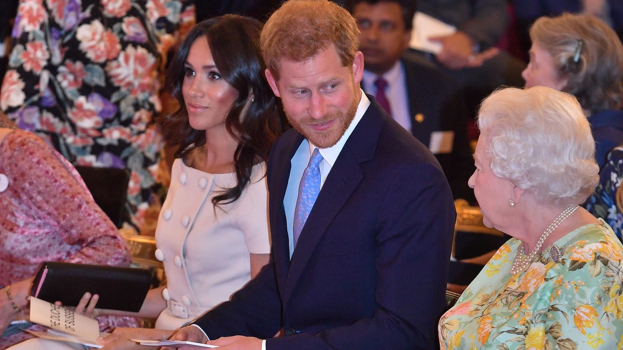 Принц Гаррі запанікував через госпіталізацію Єлизавети II - Showbiz Принц Гаррі запанікував через госпіталізацію Єлизавети II - Showbiz