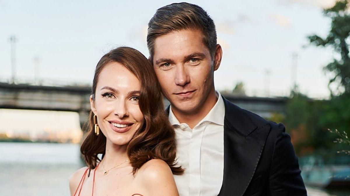 Владимир Остапчук с женой полетели в Париж: фото пары Владимир Остапчук с женой полетели в Париж: фото пары