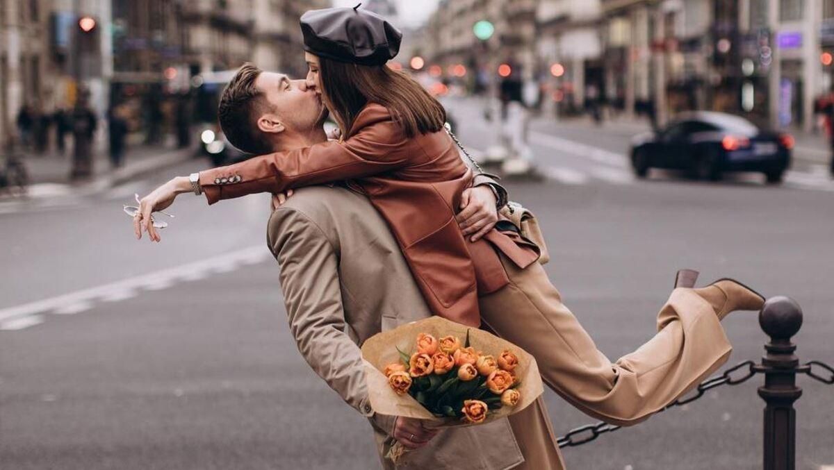 Владимир Остапчук с женой отдыхают в Париже: очаровательные фото супругов