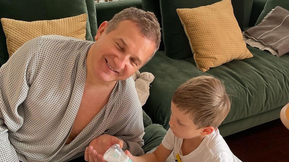 Поки Осадча в Берліні: Юрій Горбунов вперше засвітив обличчя молодшого сина - Новини шоу-бізнесу - Showbiz Поки Осадча в Берліні: Юрій Горбунов вперше засвітив обличчя молодшого сина - Новини шоу-бізнесу - Showbiz