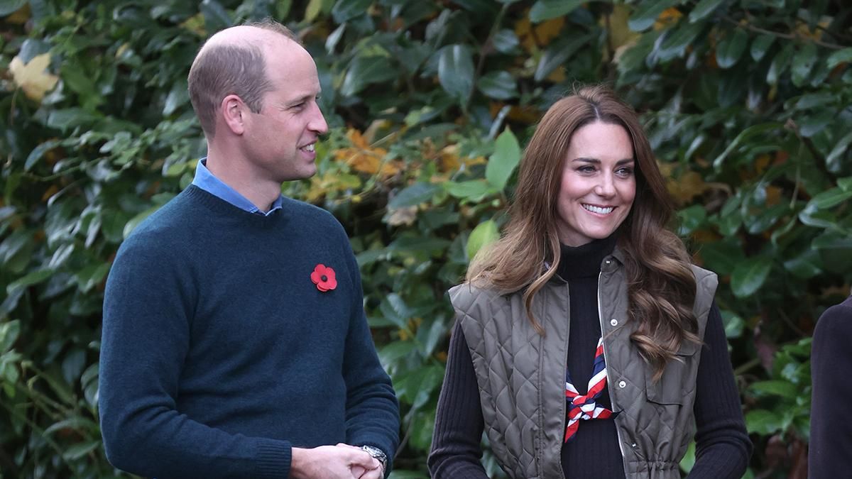 Кейт Миддлтон вышла в свет с принцем Уильямом: фото в жилетке и джинсах-скинни