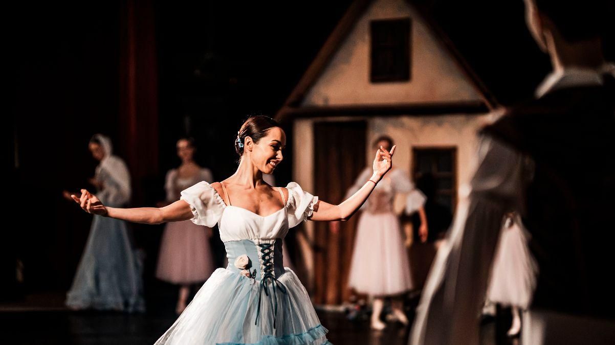 Балет "Жизель" с Екатериной Кухар: показ коллекции костюмов и звезды среди зрителей