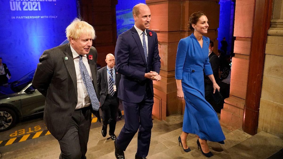 Кейт Міддлтон показала новий образ в розкішній синій сукні: фото виходу з чоловіком - Showbiz Кейт Міддлтон показала новий образ в розкішній синій сукні: фото виходу з чоловіком - Showbiz