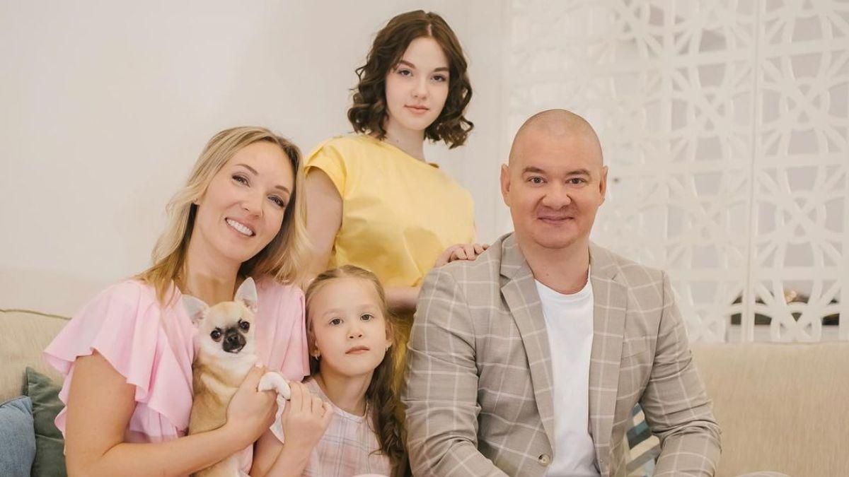 Евгений Кошевой показал квартиру в новом районе Киева: где живет актер с семьей