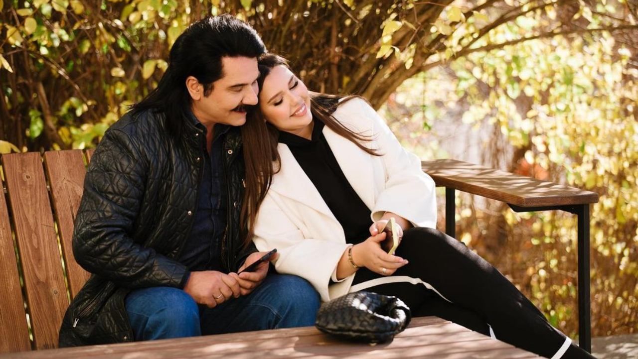 Павло Зібров прогулявся з дорослою донькою по осінньому парку: рідкісні фото - Новини шоу-бізнесу - Showbiz Павло Зібров прогулявся з дорослою донькою по осінньому парку: рідкісні фото - Новини шоу-бізнесу - Showbiz