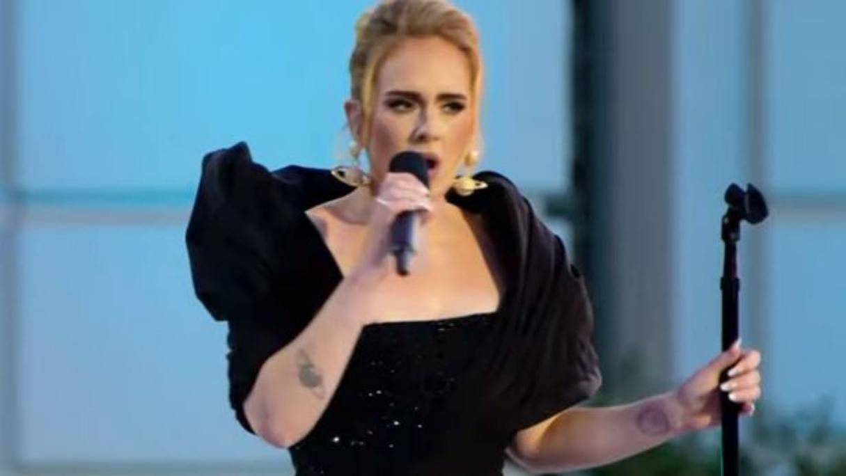 Адель показала фрагмент с частного концерта, на котором был экс-муж с сыном: видео Адель показала фрагмент с частного концерта, на котором был экс-муж с сыном: видео