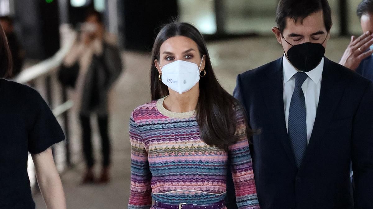 Летиція вийшла у світ у строкатій сукні: фото нестандартного образу - Showbiz Летиція вийшла у світ у строкатій сукні: фото нестандартного образу - Showbiz