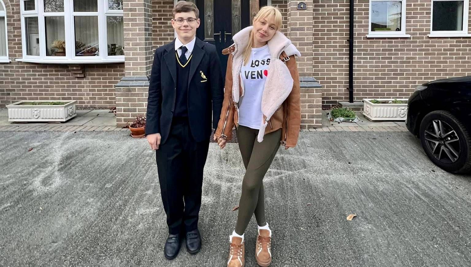 Тина Кароль прилетела в Британию, чтобы поздравить сына с 13-летием: трогательное фото