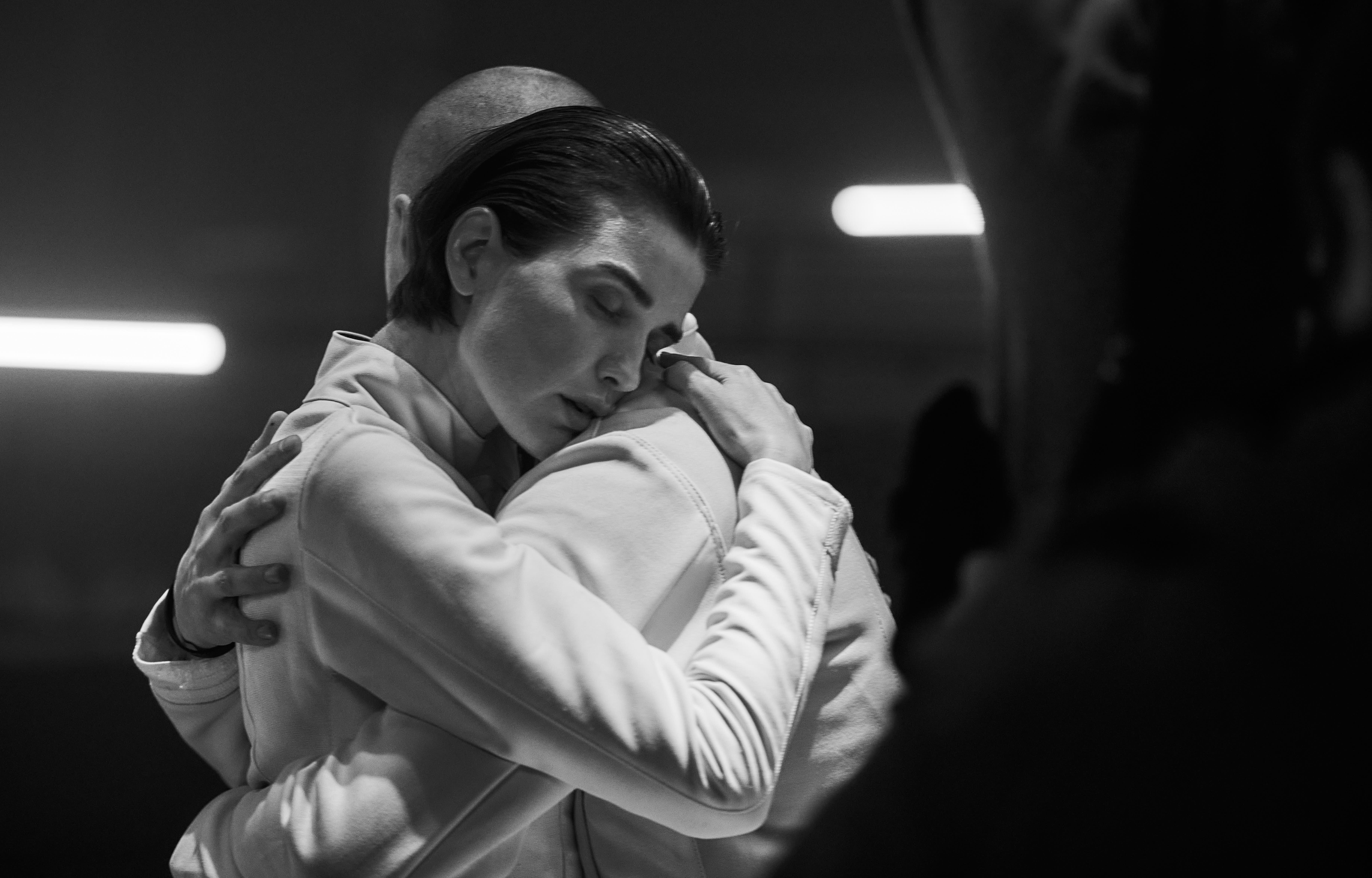 Андрій Хливнюк злився у поцілунку з Наталією Гоцій в новому кліпі "Бумбокс" - Новини шоу-бізнесу - Showbiz Андрій Хливнюк злився у поцілунку з Наталією Гоцій в новому кліпі "Бумбокс" - Новини шоу-бізнесу - Showbiz