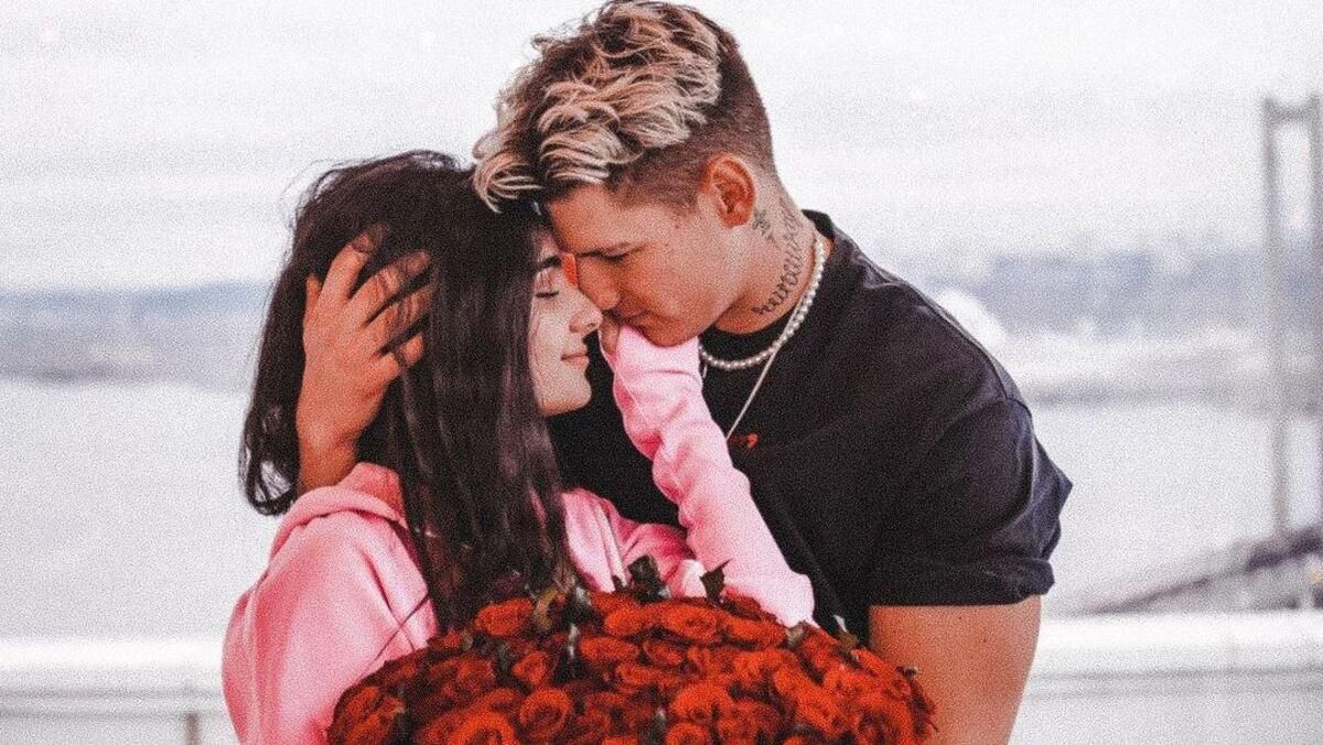 Наречений Анни Трінчер повідомив вартість обручки Cartier, яку вручив дівчині - Новини шоу-бізнесу - Showbiz Наречений Анни Трінчер повідомив вартість обручки Cartier, яку вручив дівчині - Новини шоу-бізнесу - Showbiz