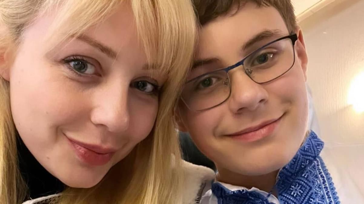 Тина Кароль с сыном надели вышиванки в День Достоинства: редкие фото из Британии Тина Кароль с сыном надели вышиванки в День Достоинства: редкие фото из Британии