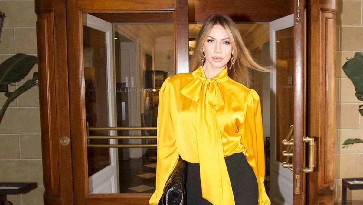 Леся Нікітюк захопила ефектним образом в Італії: фото в шовковій блузі та трендових штанах - Showbiz Леся Нікітюк захопила ефектним образом в Італії: фото в шовковій блузі та трендових штанах - Showbiz