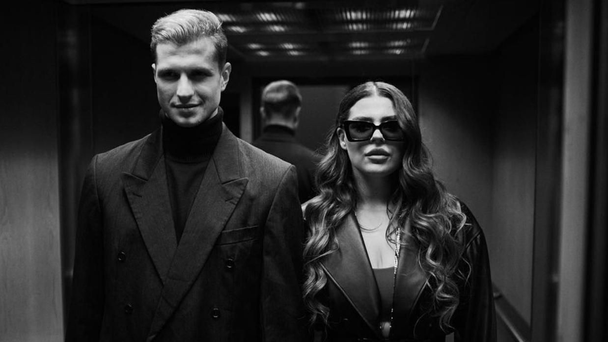 Містер і міміс Сміт: Заріцька заінтригувала фотосесією у ліфті з Юрієм Мєшковим - Новини шоу-бізнесу - Showbiz