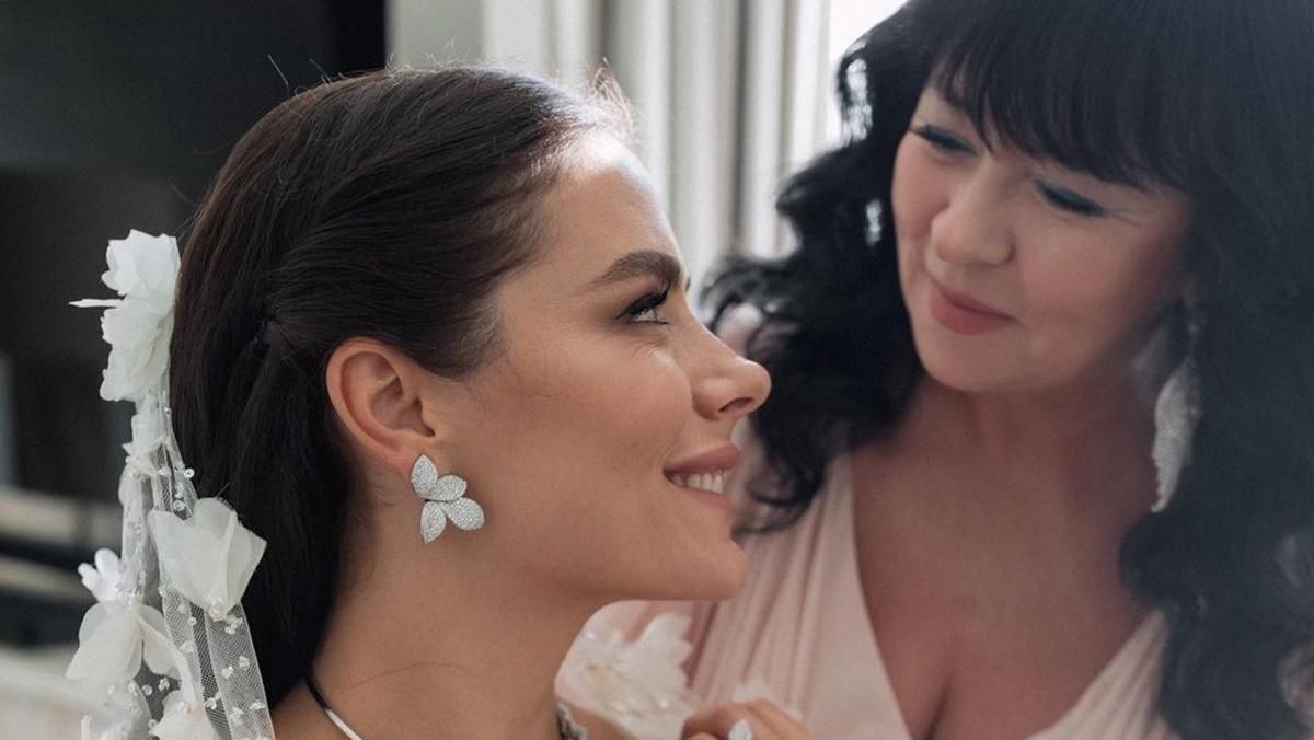 Мама Иванны Онуфрийчук рассказала, чем угощает зятя-миллионера в Украине Мама Иванны Онуфрийчук рассказала, чем угощает зятя-миллионера в Украине