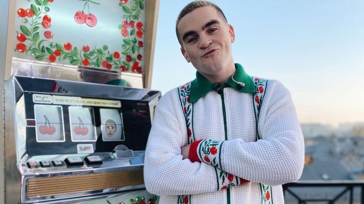 Звезда "Гусей" Wellboy спел хит "Вишни" в киевском метро: курьезное видео