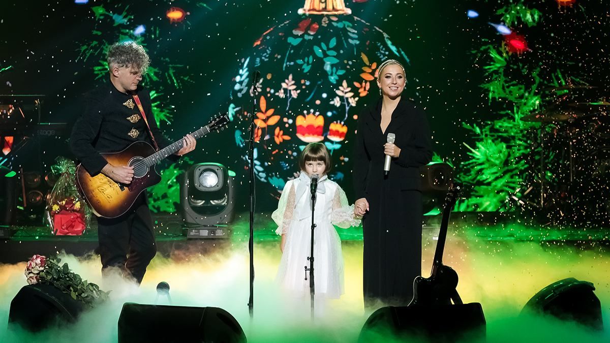 Арсен Мирзоян собрал аншлаг и спел в дуэте с дочерью: трогательные фото с концерта Арсен Мирзоян собрал аншлаг и спел в дуэте с дочерью: трогательные фото с концерта