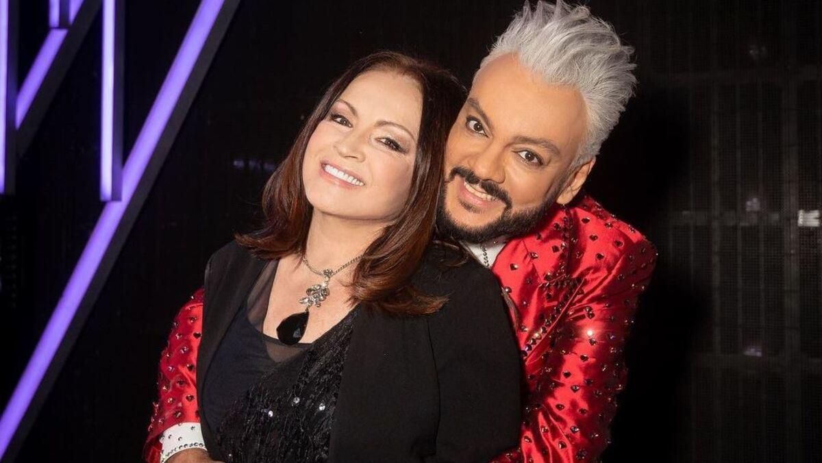 В объятиях Филиппа Киркорова: София Ротару в очередной раз выступила на "Песне года" в Москве В объятиях Филиппа Киркорова: София Ротару в очередной раз выступила на "Песне года" в Москве