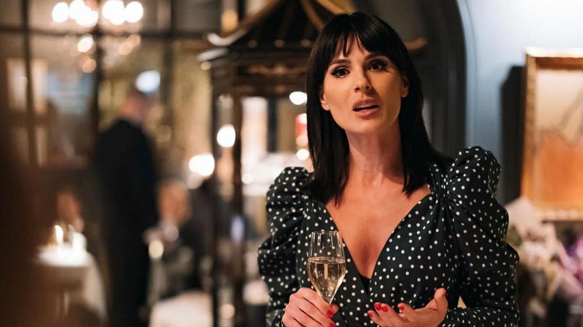 Маша Ефросинина пришла на встречу с подругами в платье за 16 тысяч гривен Маша Ефросинина пришла на встречу с подругами в платье за 16 тысяч гривен