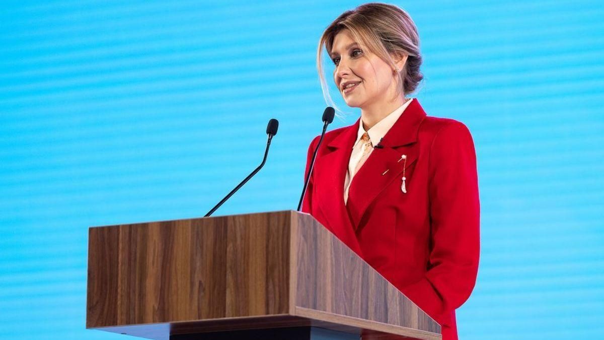 В красном костюме: Елена Зеленская выступила на саммите В красном костюме: Елена Зеленская выступила на саммите