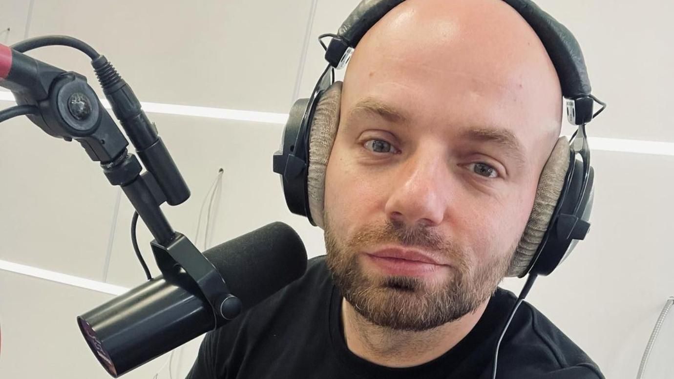 "Это произошло впервые за 20-летнюю карьеру на радио": Слава Демин – о курьезе в прямом эфире "Это произошло впервые за 20-летнюю карьеру на радио": Слава Демин – о курьезе в прямом эфире