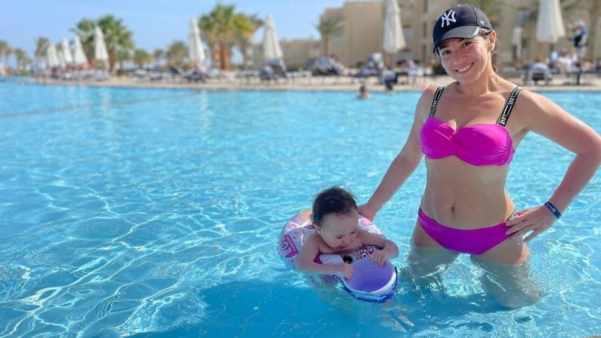 Знову без чоловіка: Наталка Карпа з донькою відпочиває в Єгипті - Новини шоу-бізнесу - Showbiz Знову без чоловіка: Наталка Карпа з донькою відпочиває в Єгипті - Новини шоу-бізнесу - Showbiz