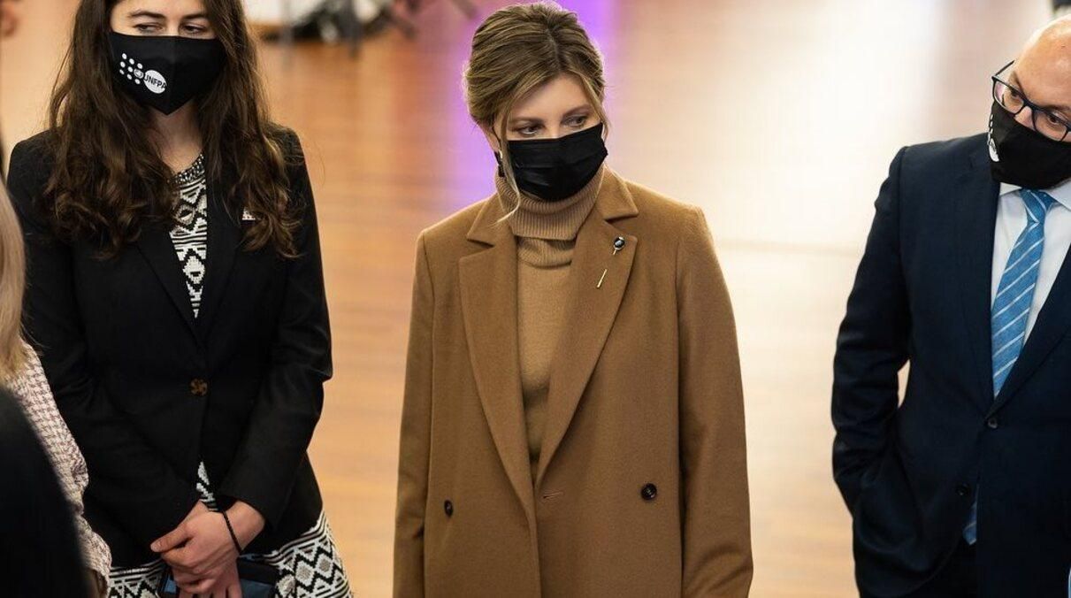 Елена Зеленская побывала на предрождественской ярмарке в карамельном наряде - Новости шоу бизнеса - Showbiz Елена Зеленская побывала на предрождественской ярмарке в карамельном наряде - Новости шоу бизнеса - Showbiz