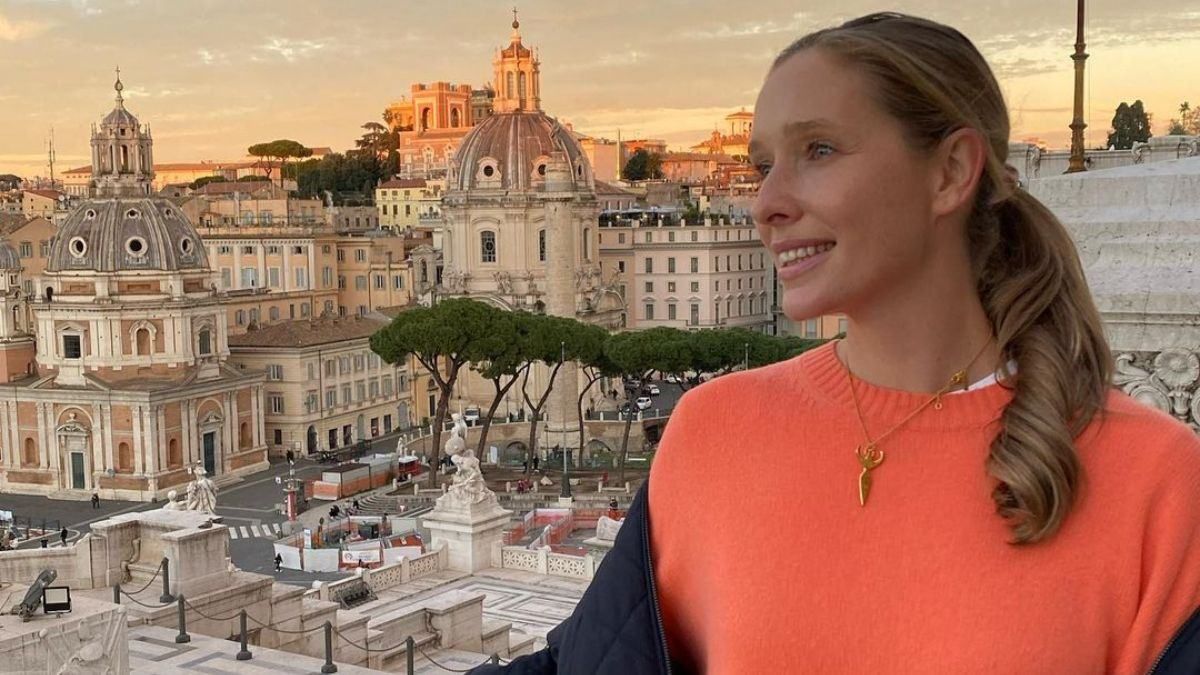 В персиковом свитере: Катя Осадчая позировала в Риме, – волшебные фото
