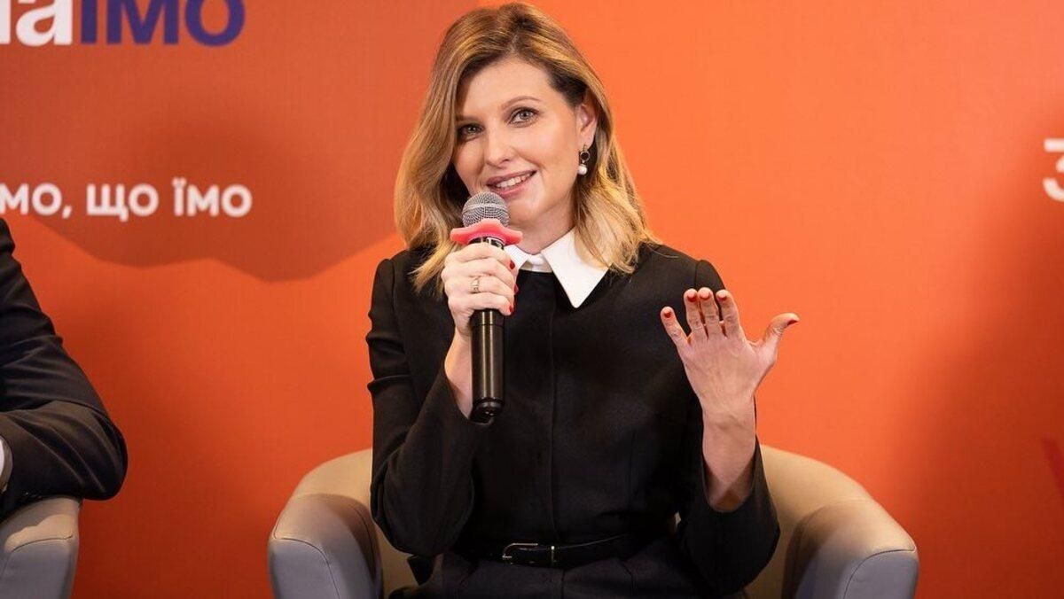 У чорній сукні: Олена Зеленська виступила на презентації в лаконічному образі - Новини шоу-бізнесу - Showbiz У чорній сукні: Олена Зеленська виступила на презентації в лаконічному образі - Новини шоу-бізнесу - Showbiz