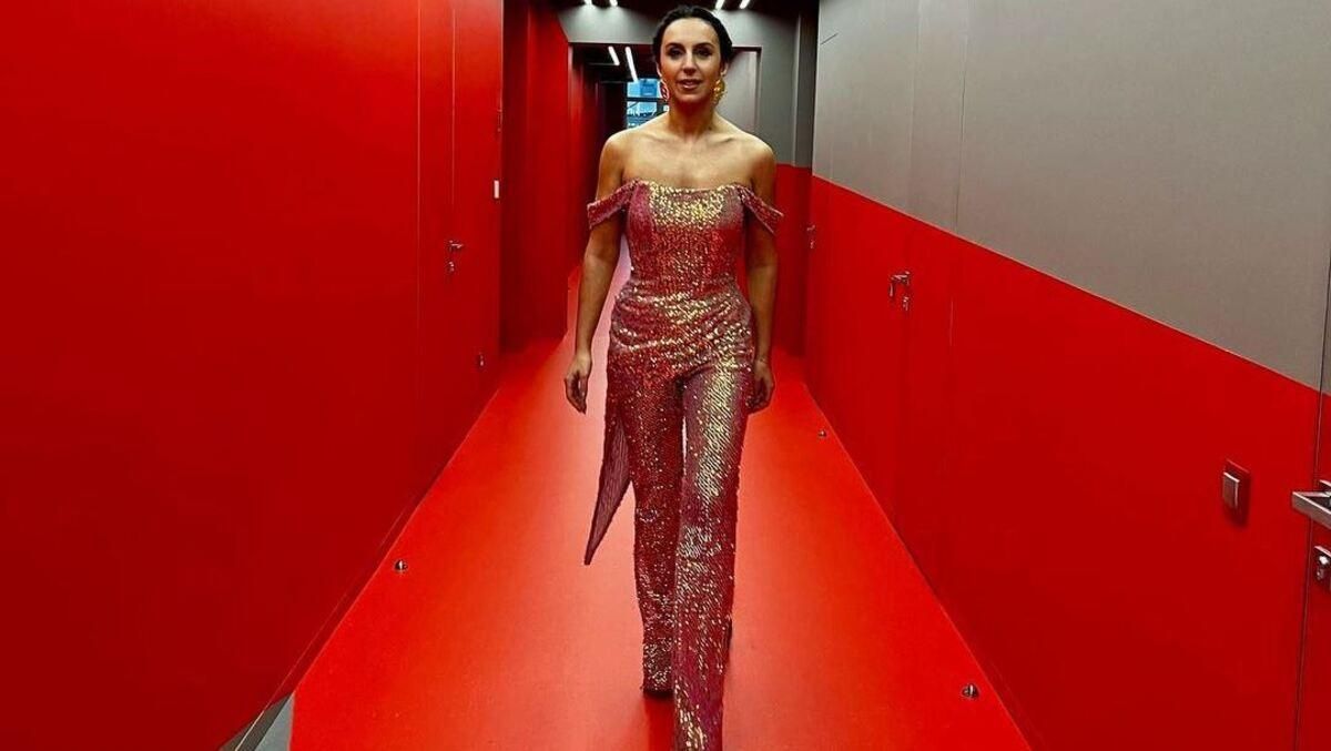 Джамала поразила праздничным образом в блестящем костюме: эффектные фото с длинной косой Джамала поразила праздничным образом в блестящем костюме: эффектные фото с длинной косой