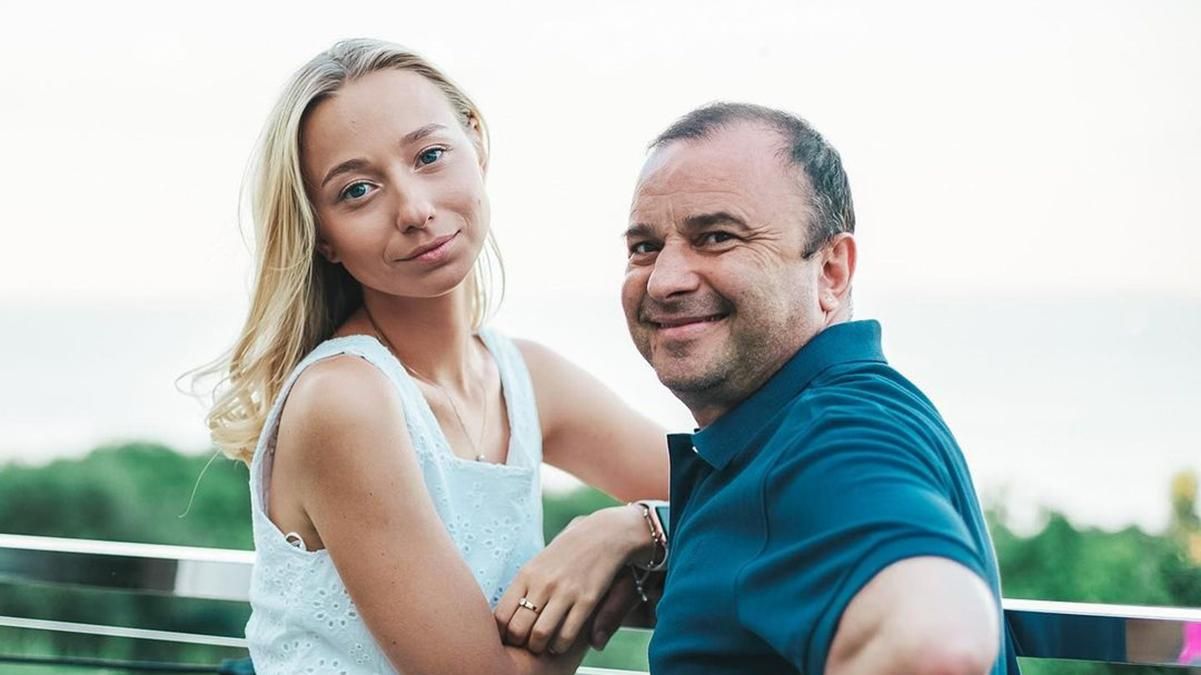 Меня очень обидел муж, – заплаканная Репяхова заявила, что серьезно поссорилась с Павликом Меня очень обидел муж, – заплаканная Репяхова заявила, что серьезно поссорилась с Павликом