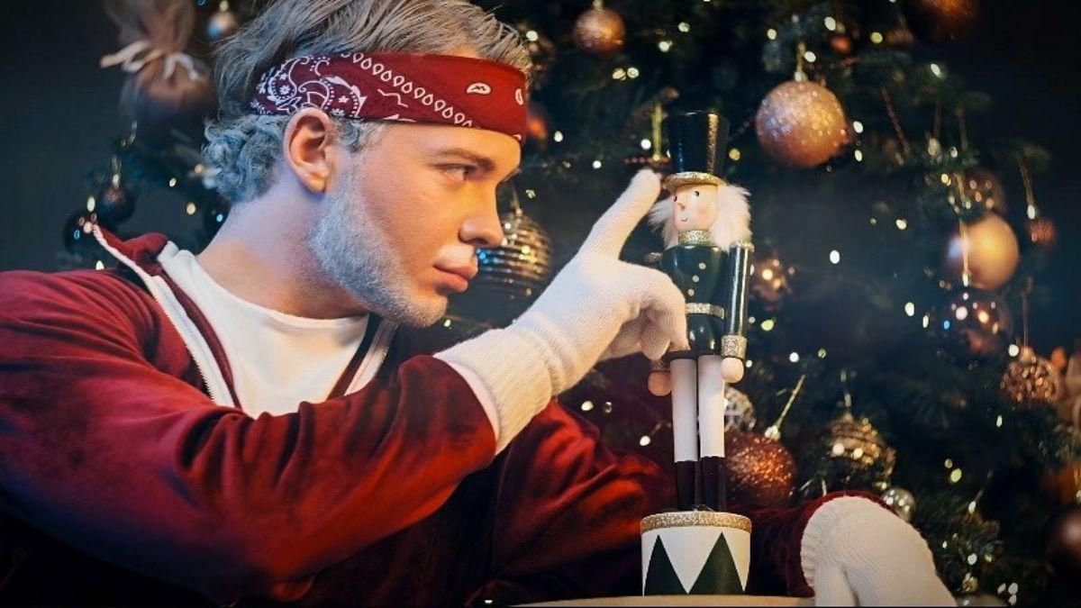 Переможець "Голосу країни" презентував кліп на новорічну пісню: атмосферне відео - Новини шоу-бізнесу - Showbiz Переможець "Голосу країни" презентував кліп на новорічну пісню: атмосферне відео - Новини шоу-бізнесу - Showbiz