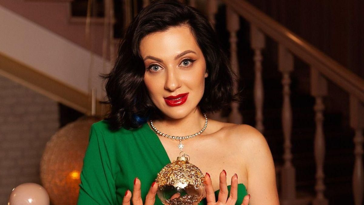 Сніжана Бабкіна продемонструвала святковий образ у зеленій сукні: зворушливе фото - Showbiz Сніжана Бабкіна продемонструвала святковий образ у зеленій сукні: зворушливе фото - Showbiz