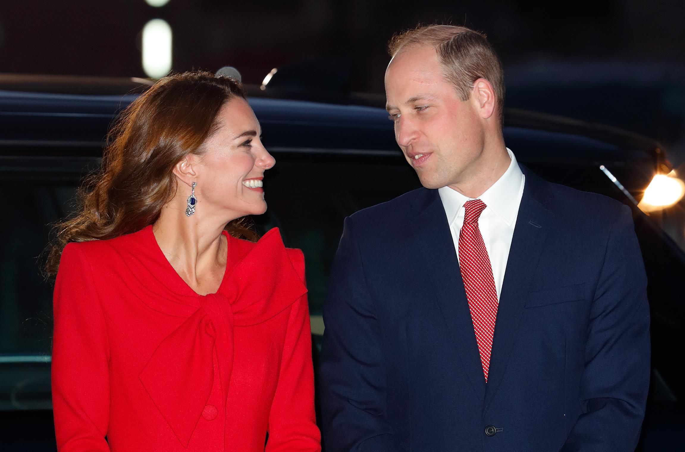 Видео дня: почему вся сеть тронута влюбленным взглядом Кейт и принца Уильяма на концерте