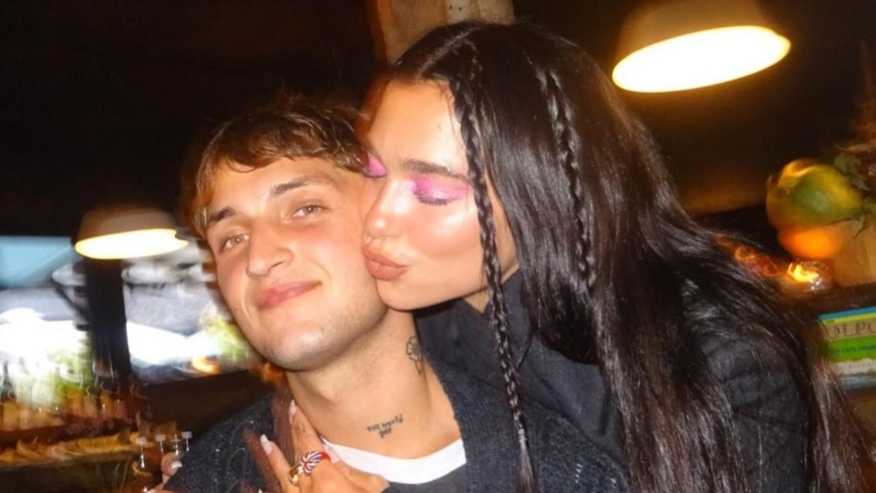 По слухам инсайдеров: Дуа Липа и Анвар Хадид разошлись после двух лет отношений По слухам инсайдеров: Дуа Липа и Анвар Хадид разошлись после двух лет отношений