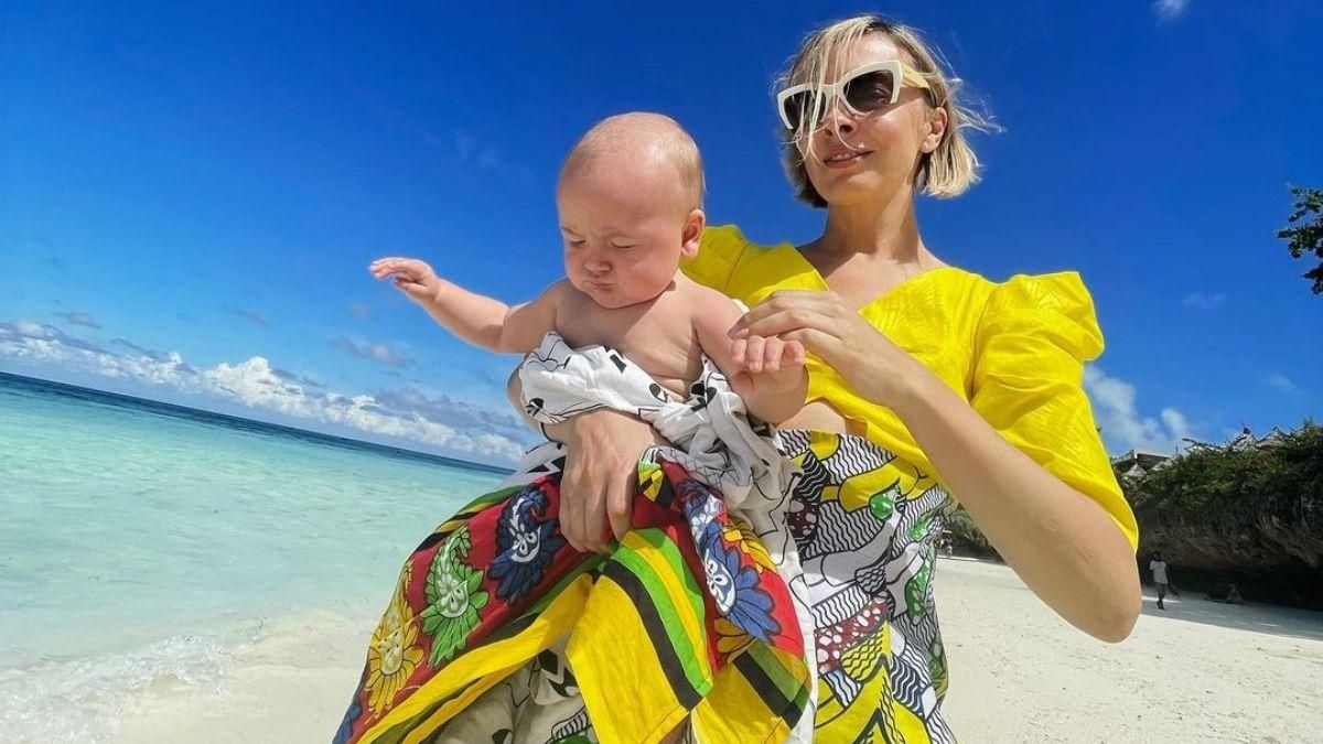 Василіса Фролова з маленьким сином відпочиває в Занзібарі: фото з узбережжя океану - Новини шоу-бізнесу - Showbiz