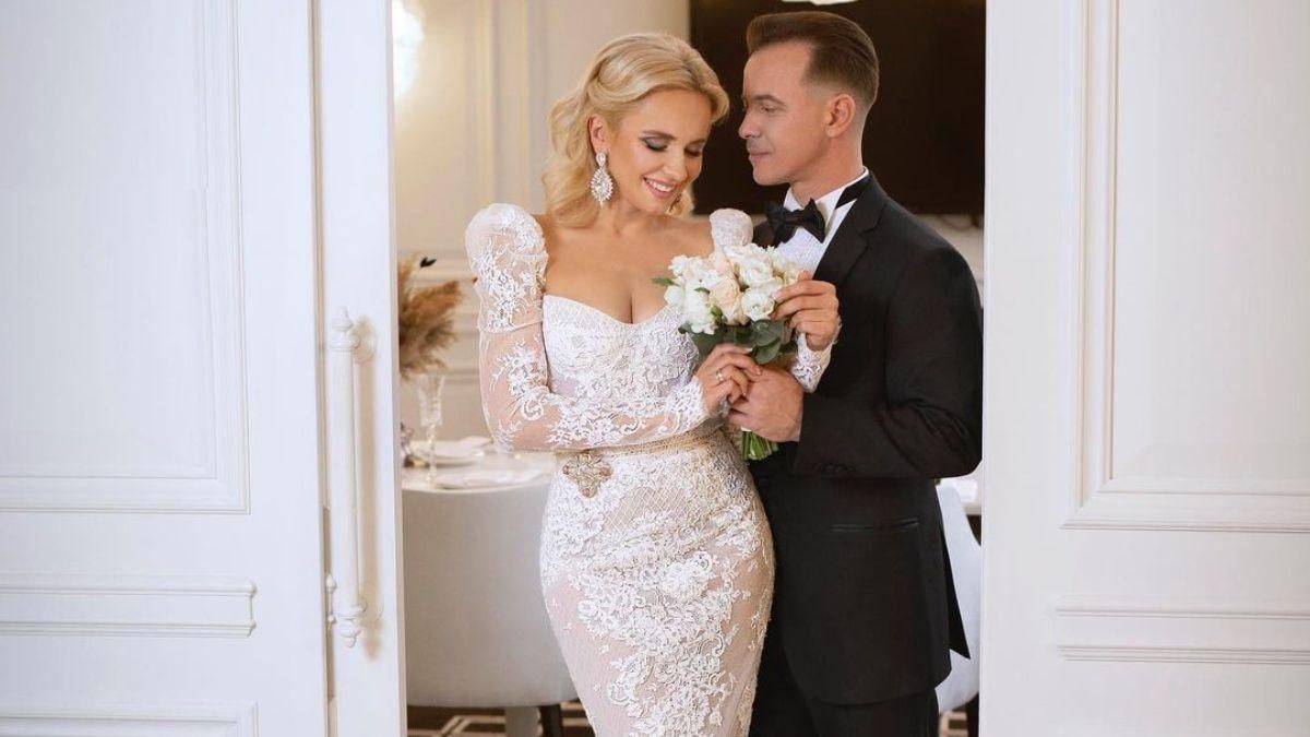 В образах наречених: Лілія Ребрик з чоловіком відсвяткувала річницю весілля – неймовірні фото - Новини шоу-бізнесу - Showbiz В образах наречених: Лілія Ребрик з чоловіком відсвяткувала річницю весілля – неймовірні фото - Новини шоу-бізнесу - Showbiz