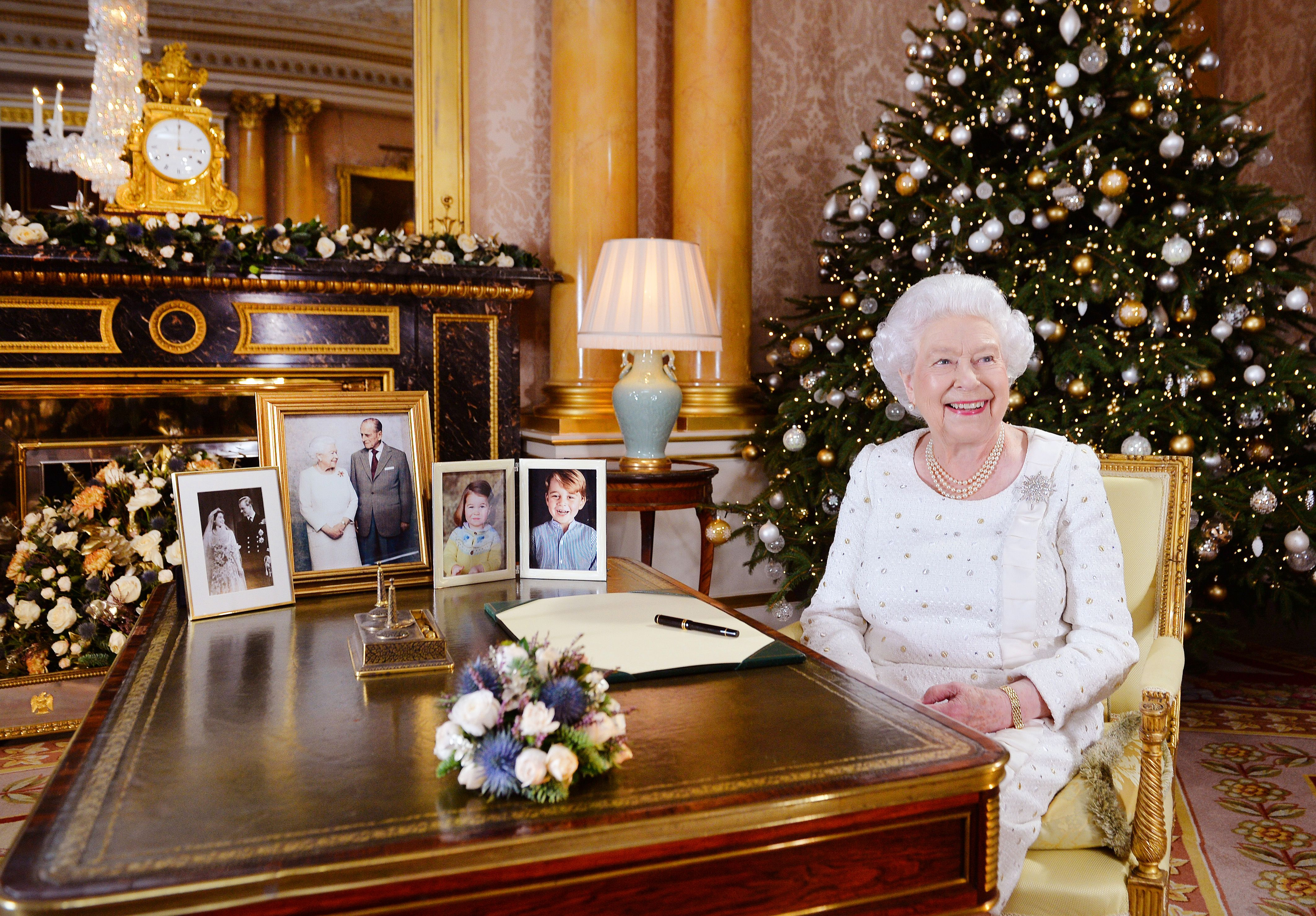 За 69 років правління: образи з різдвяних привітань Єлизавети II, що запам'яталися найбільше - Новини шоу-бізнесу - Showbiz