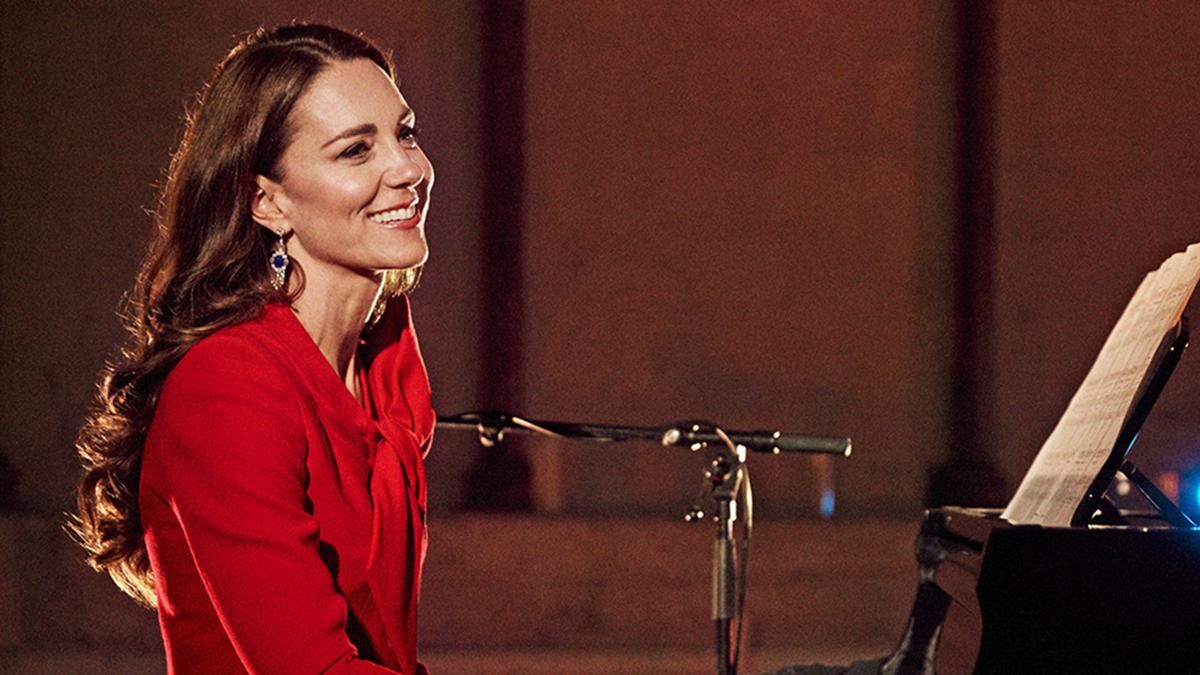 Кейт Миддлтон сыграла на фортепиано на рождественском концерте: дуэт с Томом Уокером Кейт Миддлтон сыграла на фортепиано на рождественском концерте: дуэт с Томом Уокером