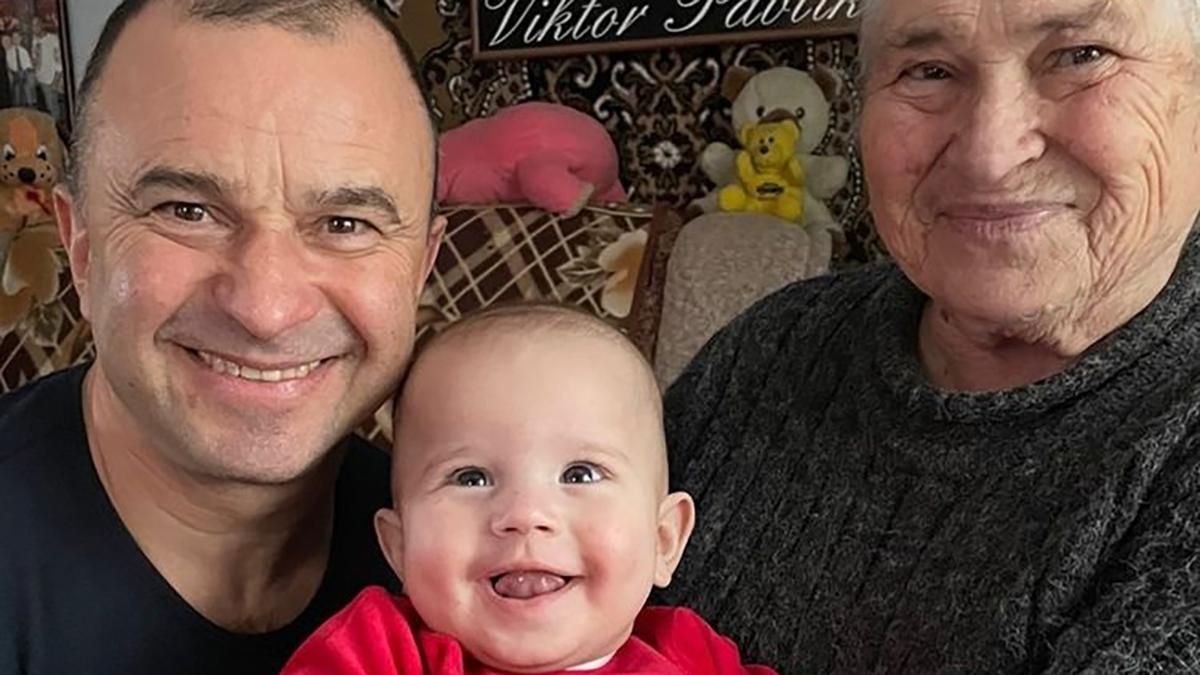 Павлик впервые привез 6-месячного сына к матери: трогательная реакция бабушки Павлик впервые привез 6-месячного сына к матери: трогательная реакция бабушки