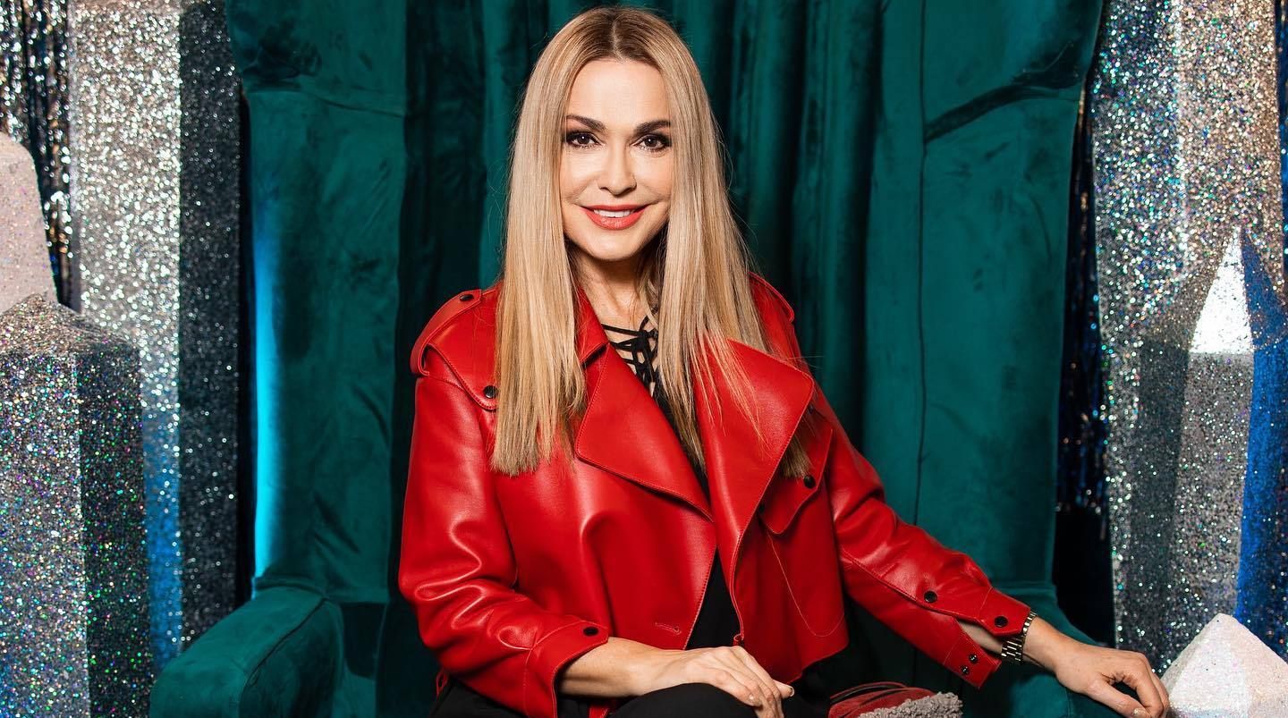 Ольга Сумська показала, як з донькою прикрасила ялинку до свят: потішні відео - Новини шоу-бізнесу - Showbiz