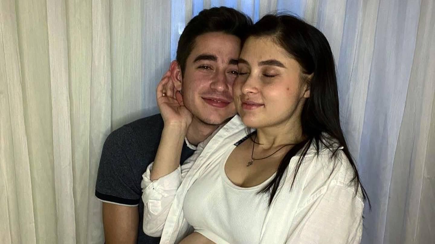 Роман Сасанчин рассказал о тяжелых родах жены и рассекретил имя дочери Роман Сасанчин рассказал о тяжелых родах жены и рассекретил имя дочери