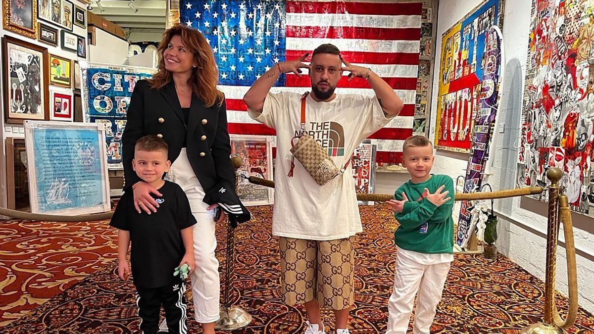 Монатик с женой и сыновьями прилетел праздновать Новый год в США: первые фото Монатик с женой и сыновьями прилетел праздновать Новый год в США: первые фото