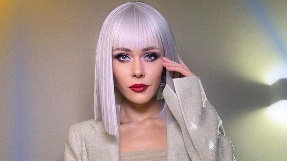 Юлія Саніна приголомшила образом у блискучому костюмі за 26 тисяч гривень - Showbiz Юлія Саніна приголомшила образом у блискучому костюмі за 26 тисяч гривень - Showbiz