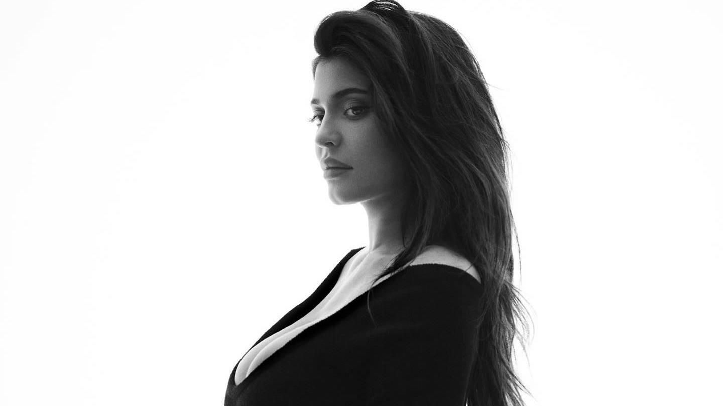 Впервые за долгое время: Кайли Дженнер опубликовала новое фото с беременным животом Впервые за долгое время: Кайли Дженнер опубликовала новое фото с беременным животом