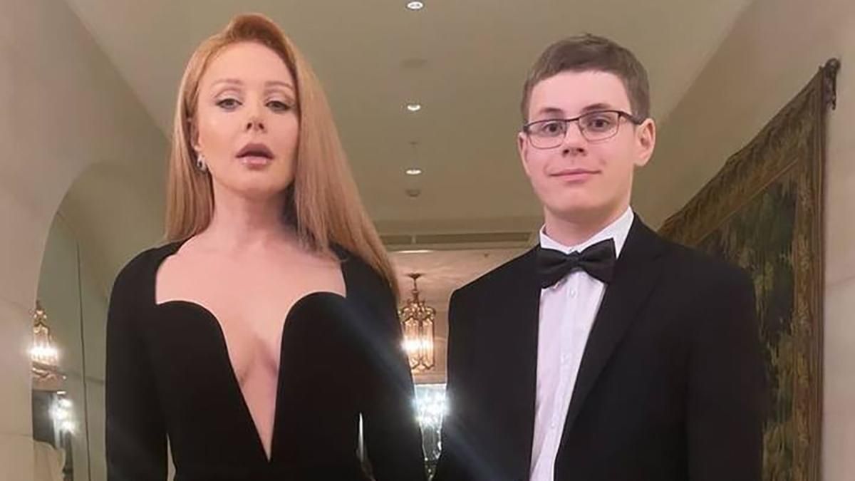 Тина Кароль отпраздновала Новый год с сыном в 5-звездочном отеле Киева Тина Кароль отпраздновала Новый год с сыном в 5-звездочном отеле Киева