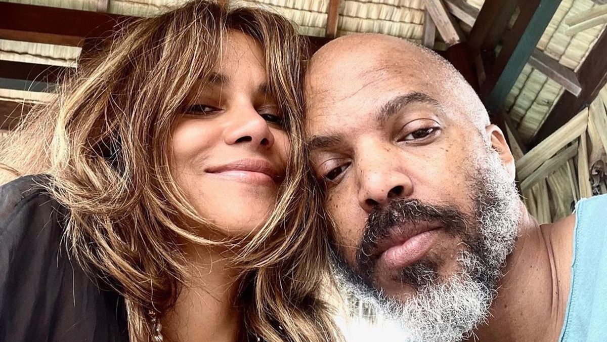 В сети выдали замуж 55-летнюю Хэлли Берри: курьезная реакция актрисы В сети выдали замуж 55-летнюю Хэлли Берри: курьезная реакция актрисы